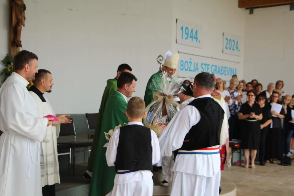 Preč. Dragan Hrgić preuzeo službu rektora Svetišta Gospe od Suza i pleterničkog župnika 