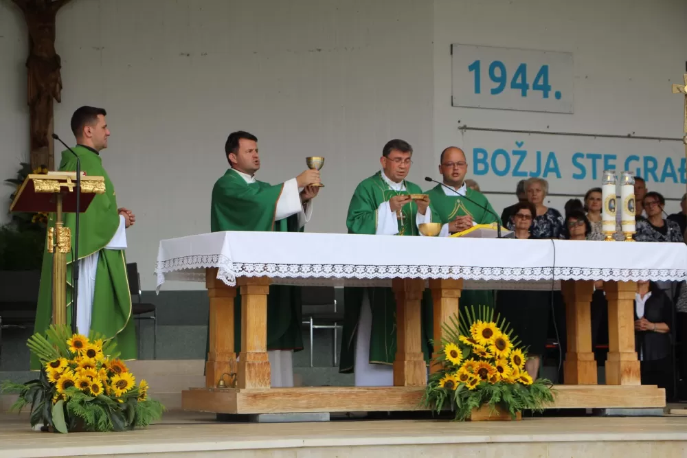 Preč. Dragan Hrgić preuzeo službu rektora Svetišta Gospe od Suza i pleterničkog župnika 