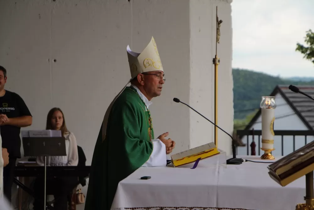 Preč. Dragan Hrgić preuzeo službu rektora Svetišta Gospe od Suza i pleterničkog župnika 