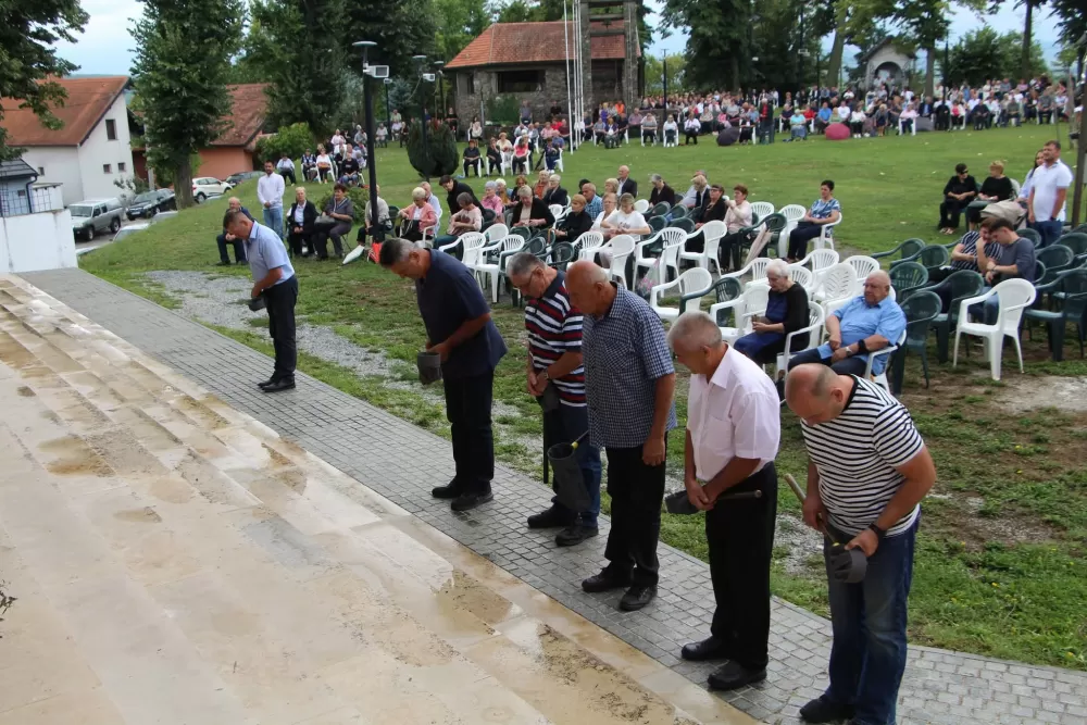 Preč. Dragan Hrgić preuzeo službu rektora Svetišta Gospe od Suza i pleterničkog župnika 