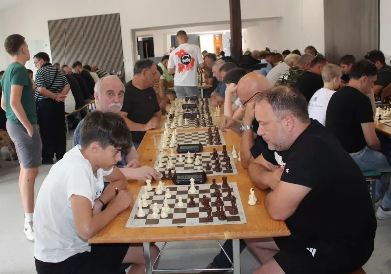 MEĐUNARODNI ŠAHOVSKI TURNIR U ČAGLINU: Prvo mjesto osvojio zagrebački velemajstor Mladen Palac 