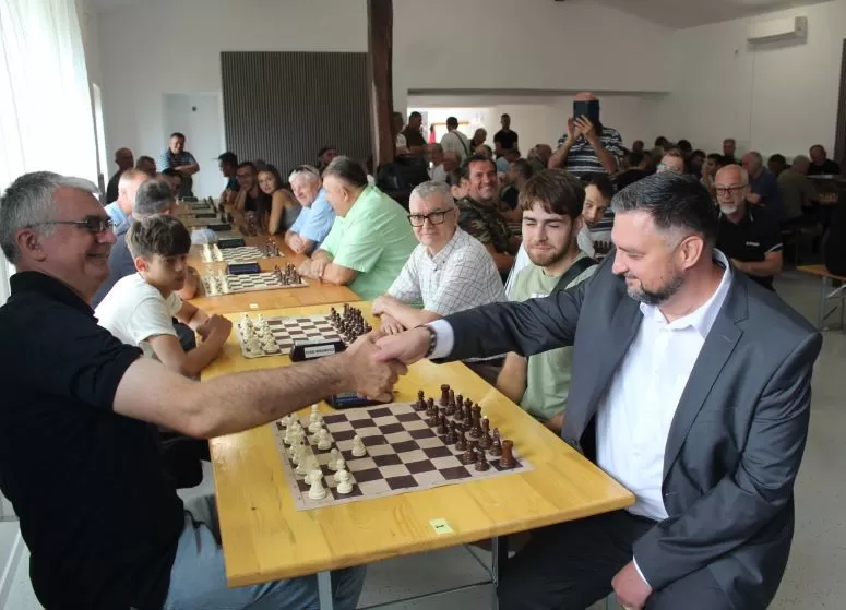 MEĐUNARODNI ŠAHOVSKI TURNIR U ČAGLINU: Prvo mjesto osvojio zagrebački velemajstor Mladen Palac 