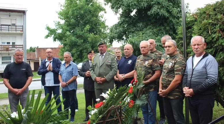 Polaganjem vijenaca i paljenjem svijeća u Pleternici odana počast poginulim braniteljima 