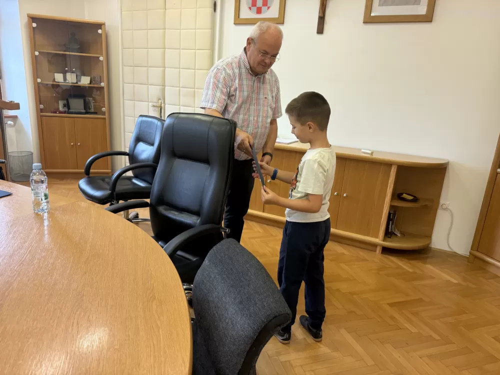 Gradonačelnik Duspara primio mlade šahovske prvake: Elenu Kauk, Blagu Martinovića i Josipu Gašparac