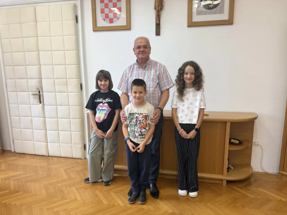 Gradonačelnik Duspara primio mlade šahovske prvake: Elenu Kauk, Blagu Martinovića i Josipu Gašparac