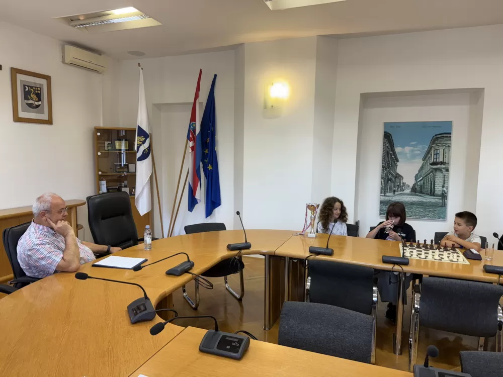 Gradonačelnik Duspara primio mlade šahovske prvake: Elenu Kauk, Blagu Martinovića i Josipu Gašparac