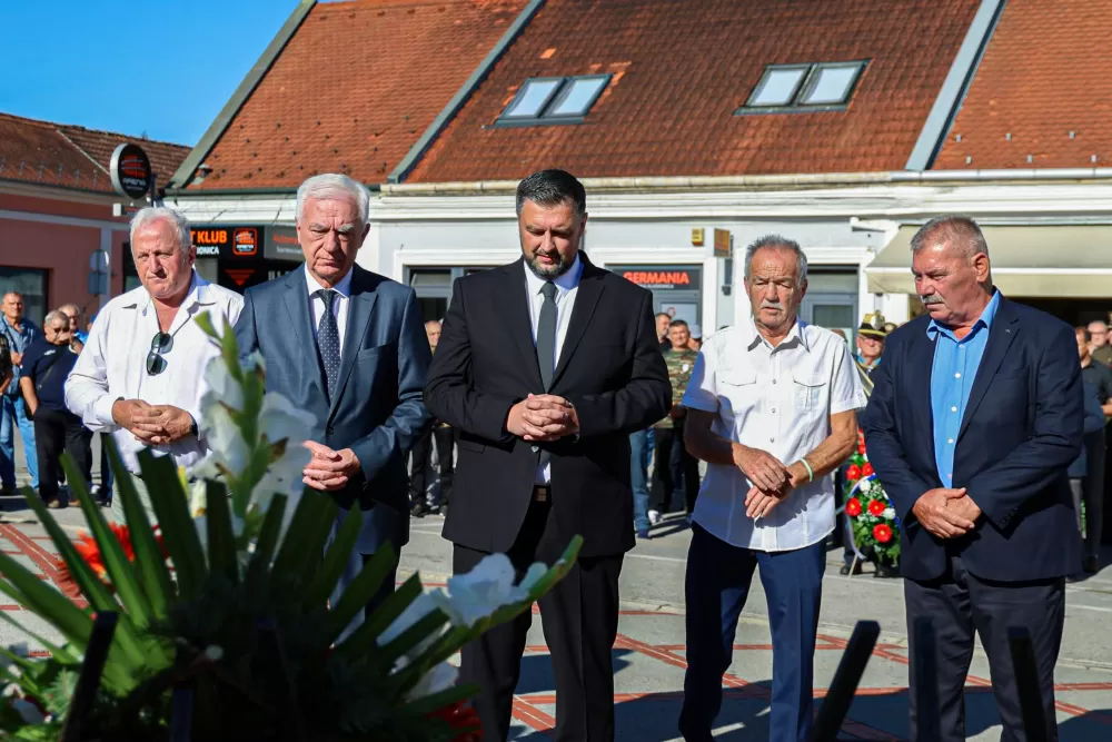 Povodom Dana pobjede i domovinske zahvalnosti te Dana hrvatskih branitelja odana počast svim poginulim, nestalim i umrlim hrvatskim braniteljima