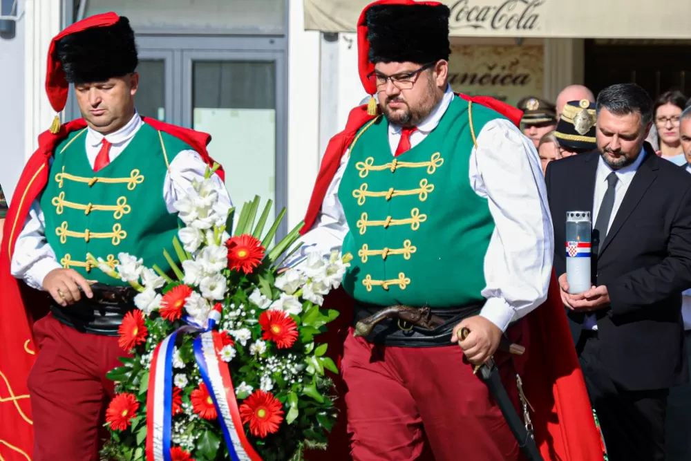Povodom Dana pobjede i domovinske zahvalnosti te Dana hrvatskih branitelja odana počast svim poginulim, nestalim i umrlim hrvatskim braniteljima
