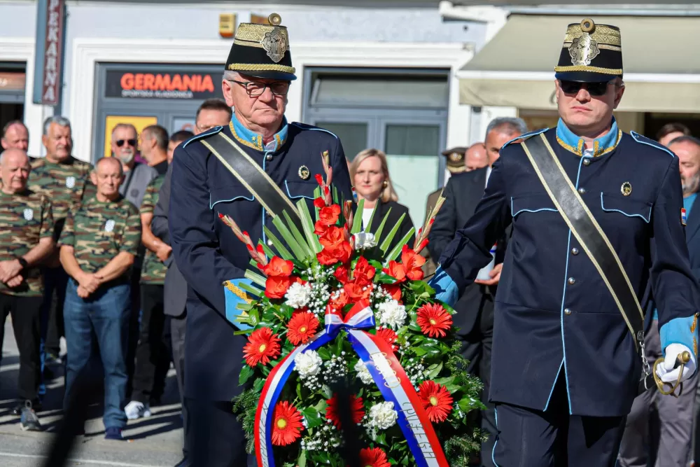 Povodom Dana pobjede i domovinske zahvalnosti te Dana hrvatskih branitelja odana počast svim poginulim, nestalim i umrlim hrvatskim braniteljima