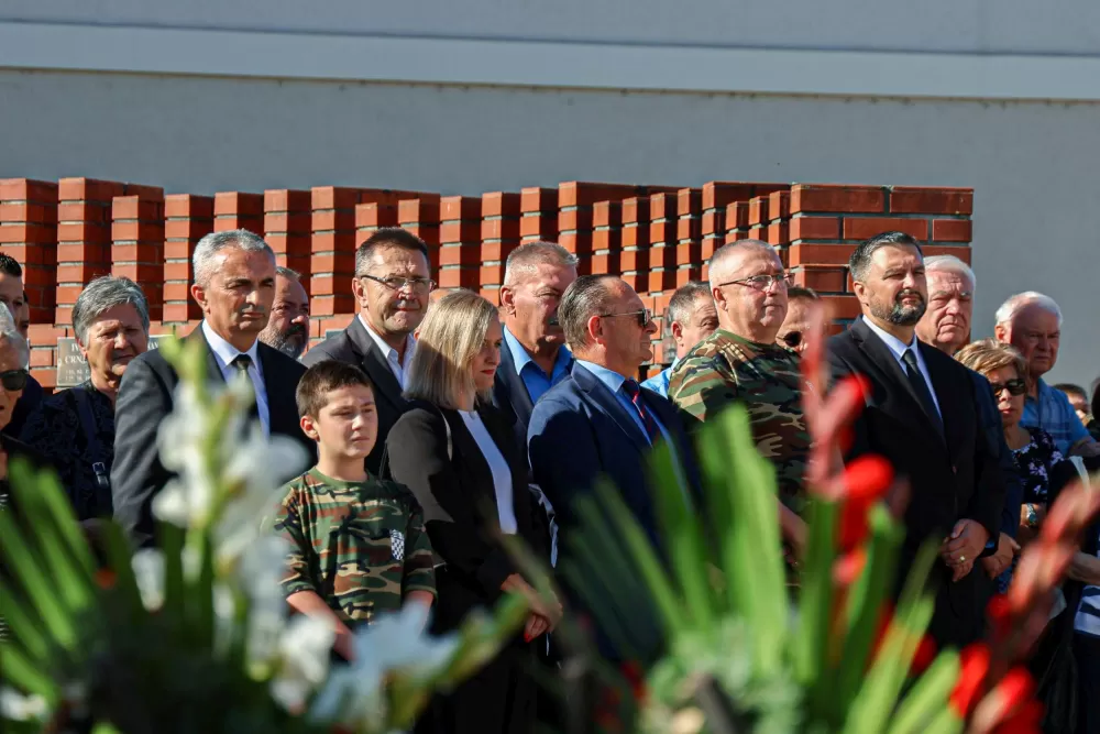 Povodom Dana pobjede i domovinske zahvalnosti te Dana hrvatskih branitelja odana počast svim poginulim, nestalim i umrlim hrvatskim braniteljima