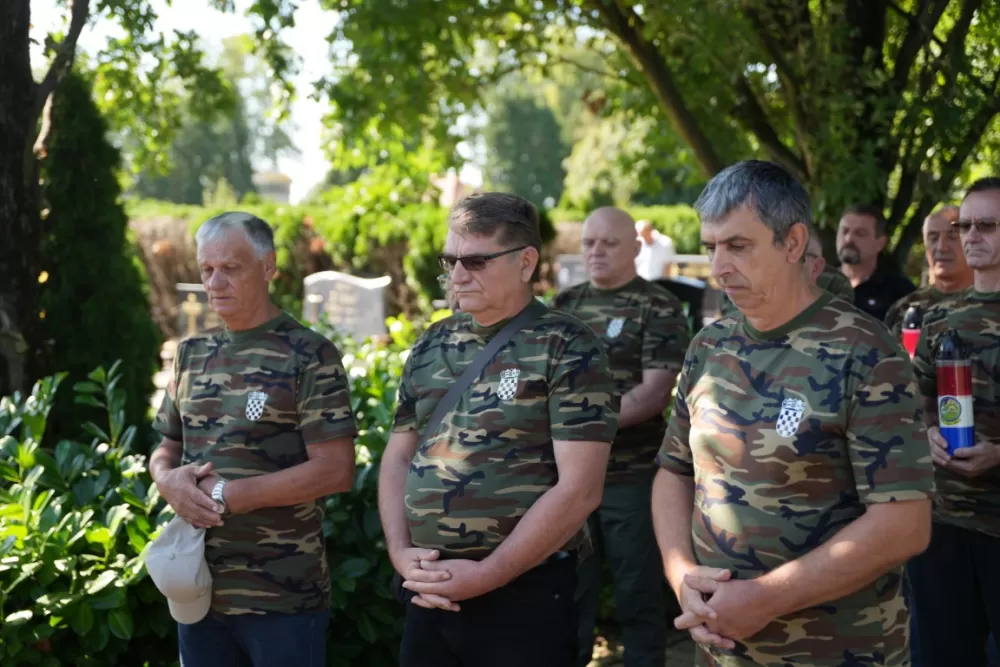 Uz čitanje imena čija se nalaze na Spomeniku odana počast za sve poginule i pale branitelje
