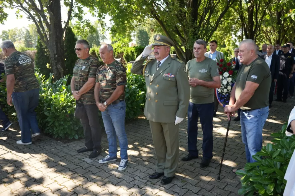 Uz čitanje imena čija se nalaze na Spomeniku odana počast za sve poginule i pale branitelje