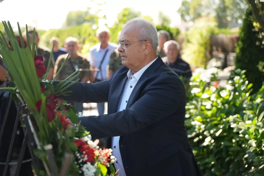 Uz čitanje imena čija se nalaze na Spomeniku odana počast za sve poginule i pale branitelje