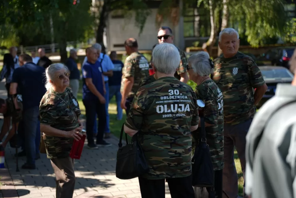 Uz čitanje imena čija se nalaze na Spomeniku odana počast za sve poginule i pale branitelje