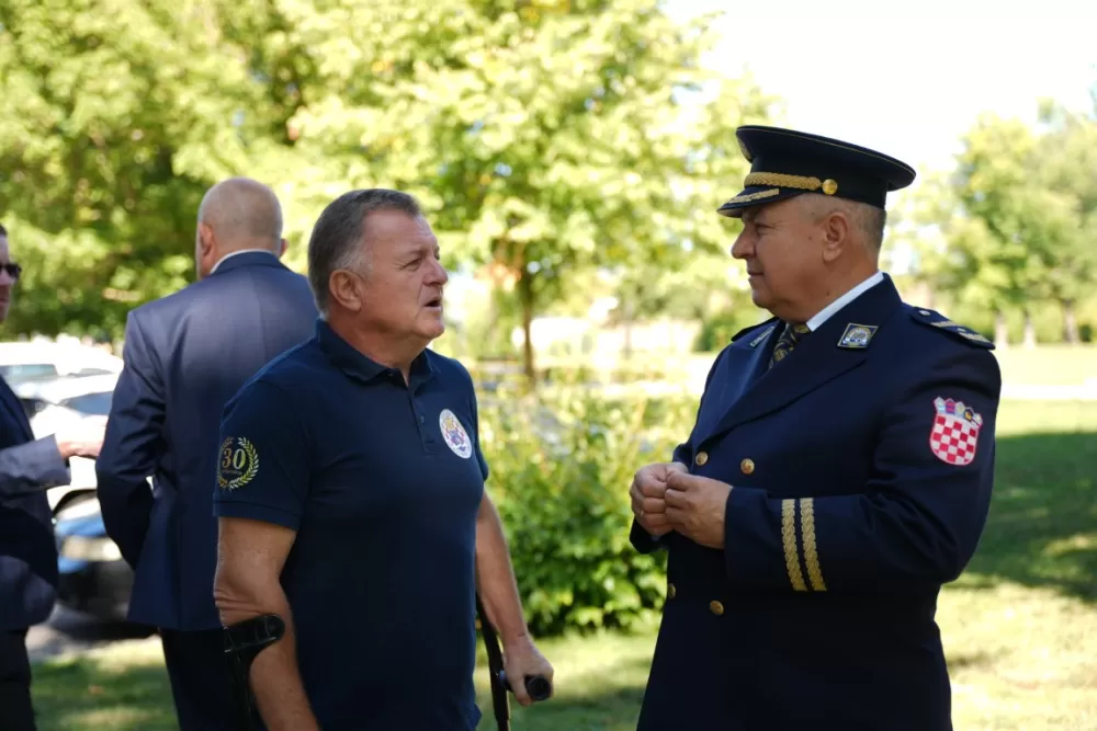 Uz čitanje imena čija se nalaze na Spomeniku odana počast za sve poginule i pale branitelje