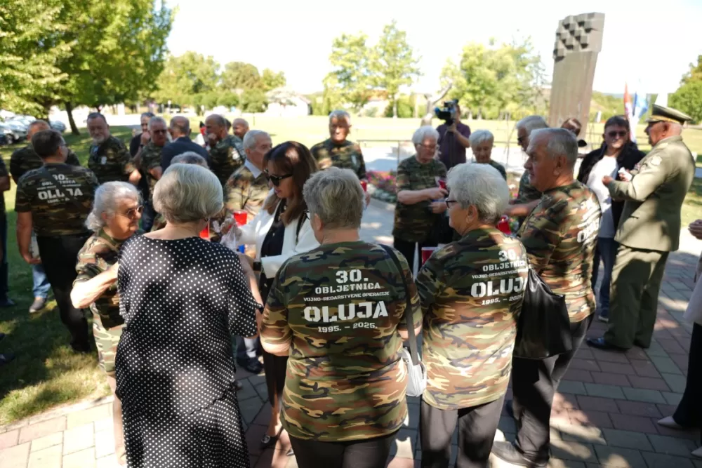 Uz čitanje imena čija se nalaze na Spomeniku odana počast za sve poginule i pale branitelje