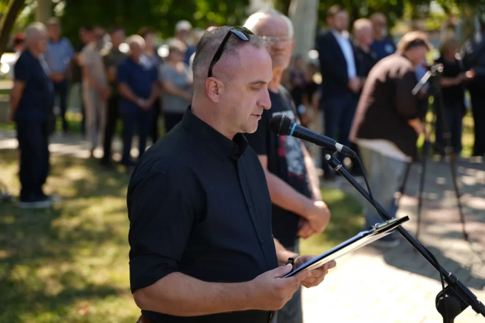 Uz čitanje imena čija se nalaze na Spomeniku odana počast za sve poginule i pale branitelje