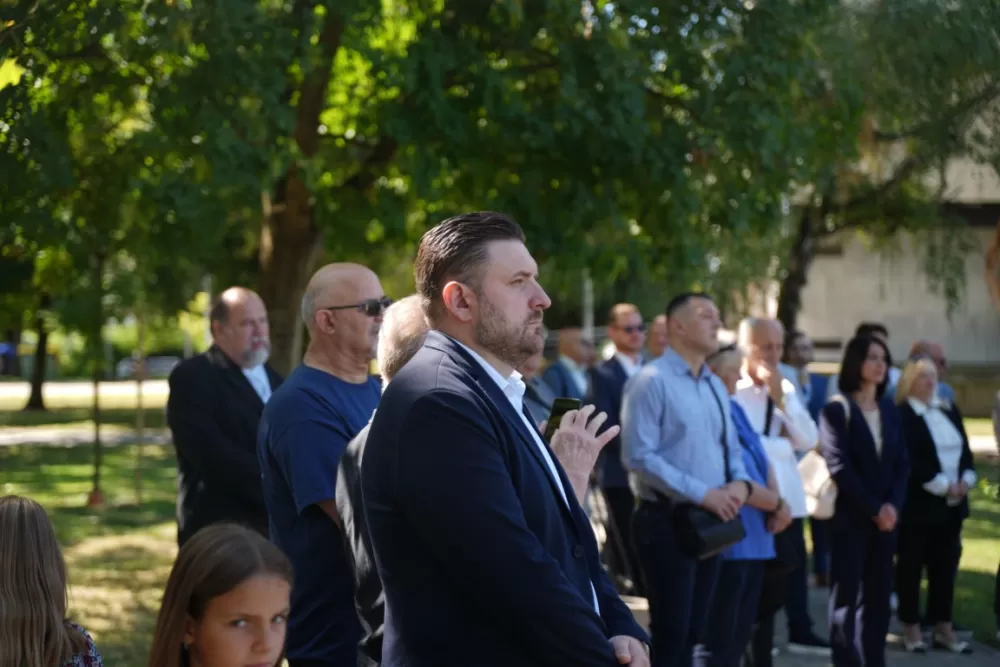 Uz čitanje imena čija se nalaze na Spomeniku odana počast za sve poginule i pale branitelje