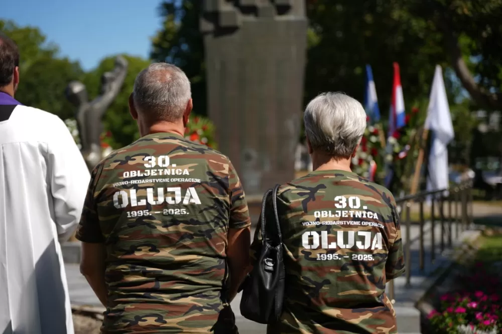 Uz čitanje imena čija se nalaze na Spomeniku odana počast za sve poginule i pale branitelje