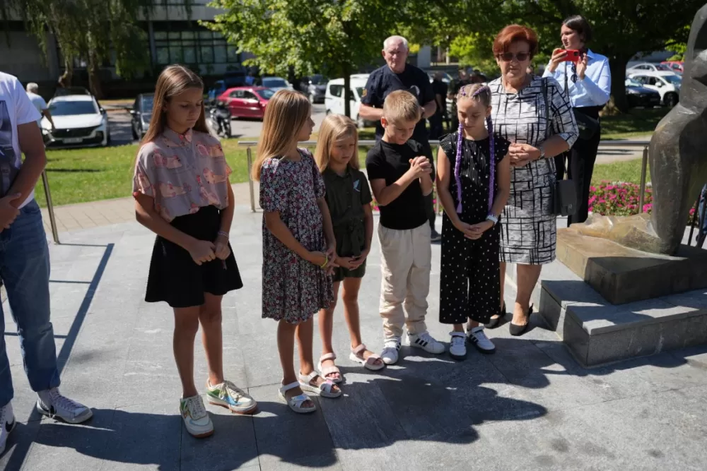 Uz čitanje imena čija se nalaze na Spomeniku odana počast za sve poginule i pale branitelje