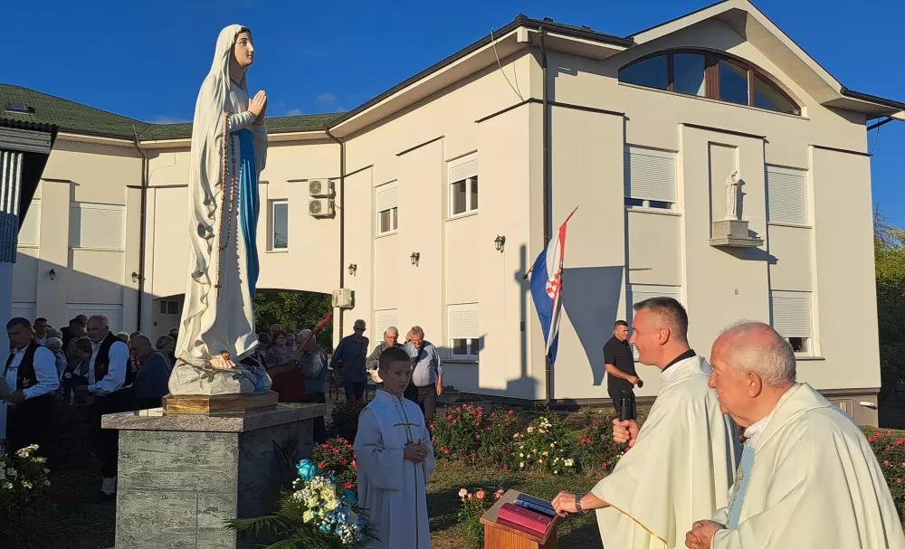U Vinogorju blagoslovljen kip Gospe Lurdske: ʼnema pobjede bez prsta Božjeg i Gospina zagovoraʼ