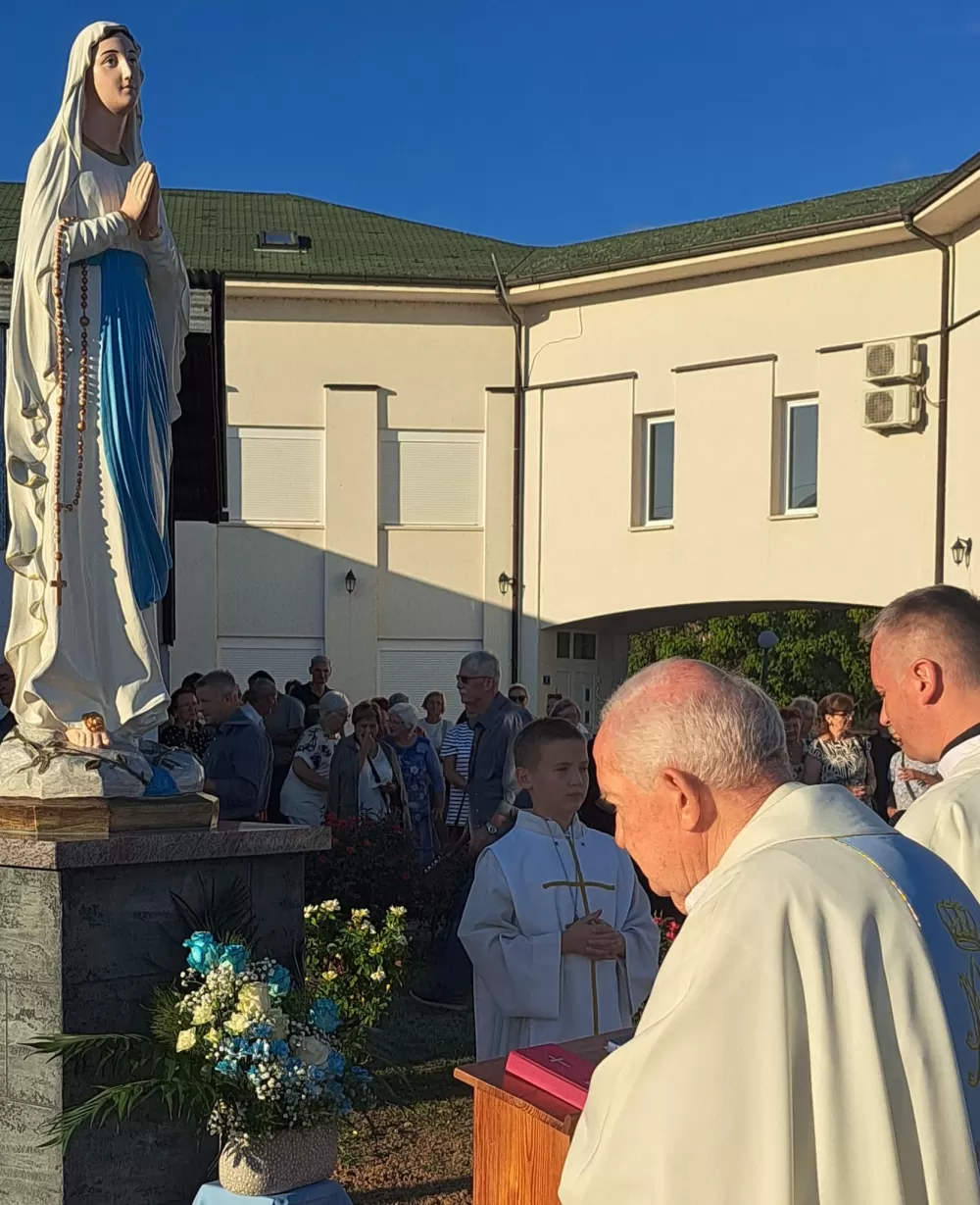 U Vinogorju blagoslovljen kip Gospe Lurdske: ʼnema pobjede bez prsta Božjeg i Gospina zagovoraʼ