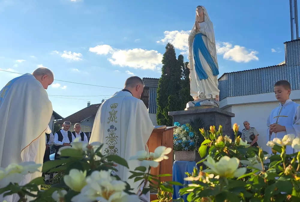 U Vinogorju blagoslovljen kip Gospe Lurdske: ʼnema pobjede bez prsta Božjeg i Gospina zagovoraʼ