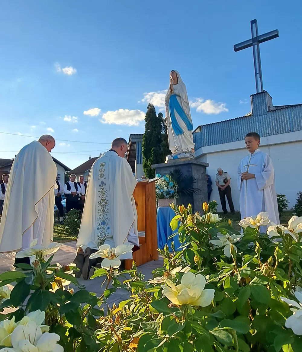 U Vinogorju blagoslovljen kip Gospe Lurdske: ʼnema pobjede bez prsta Božjeg i Gospina zagovoraʼ