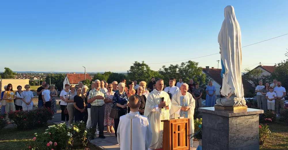 U Vinogorju blagoslovljen kip Gospe Lurdske: ʼnema pobjede bez prsta Božjeg i Gospina zagovoraʼ