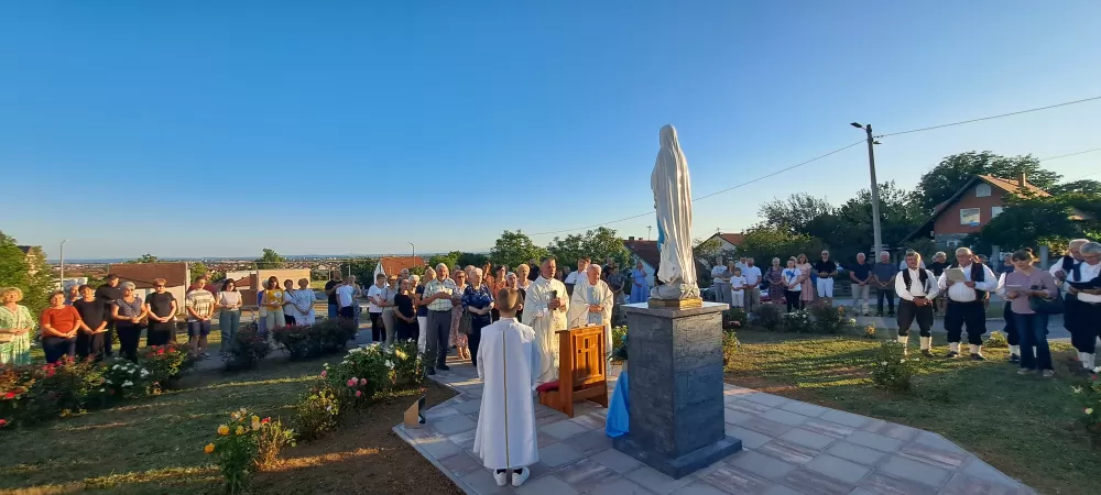 U Vinogorju blagoslovljen kip Gospe Lurdske: ʼnema pobjede bez prsta Božjeg i Gospina zagovoraʼ