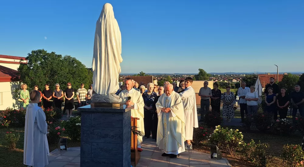 U Vinogorju blagoslovljen kip Gospe Lurdske: ʼnema pobjede bez prsta Božjeg i Gospina zagovoraʼ