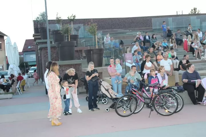 TRG BEĆARCA PLETERNICA: Održana dječja predstava u izvedbi Teatra „Tirena“ iz Zagreba