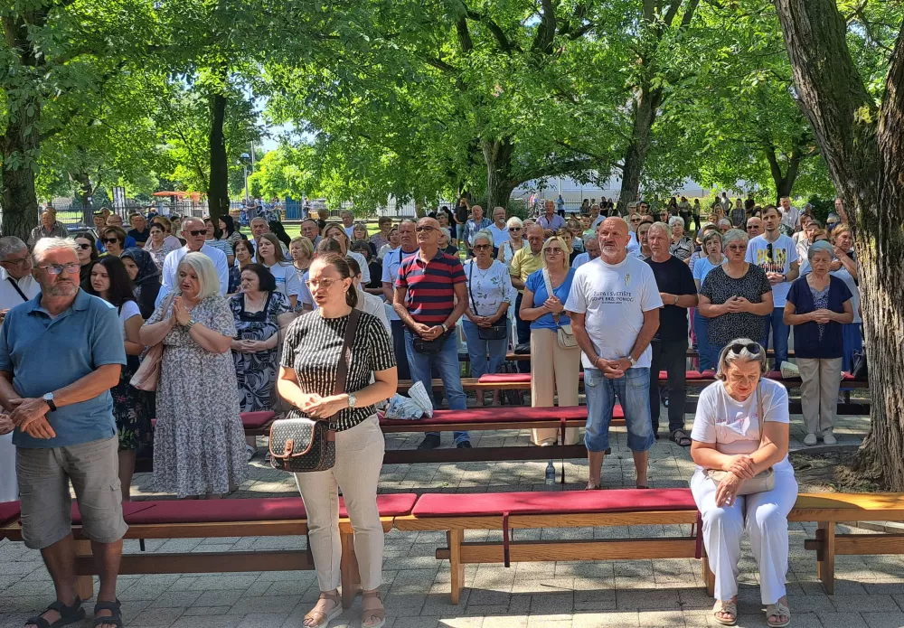 OSMI U KOLOVOZU - Brojni hodočasnici u brodskom svetištu Gospe Brze Pomoći