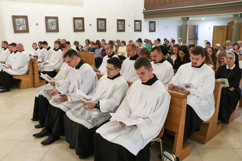 Molitveno bdijenje u požeškoj crkvi sv. Lovre u predvečerje svečeva blagdana