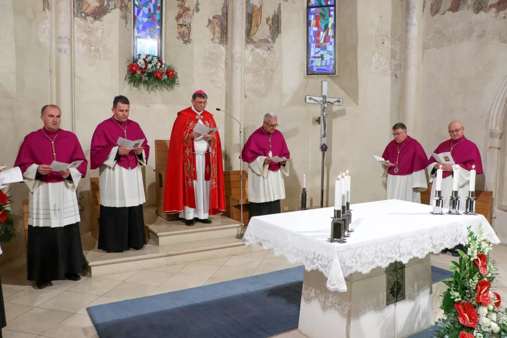 Molitveno bdijenje u požeškoj crkvi sv. Lovre u predvečerje svečeva blagdana
