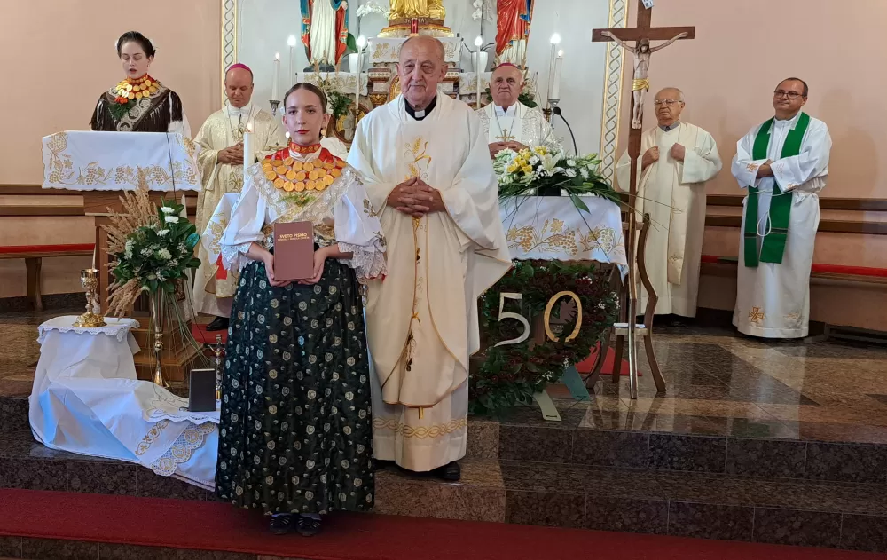 Zlatnu misu proslavio preč. Blaž Zmaić, rođeni Perkovčanin
