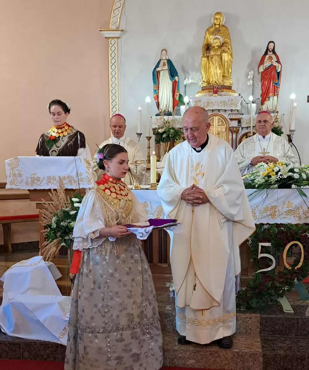 Zlatnu misu proslavio preč. Blaž Zmaić, rođeni Perkovčanin