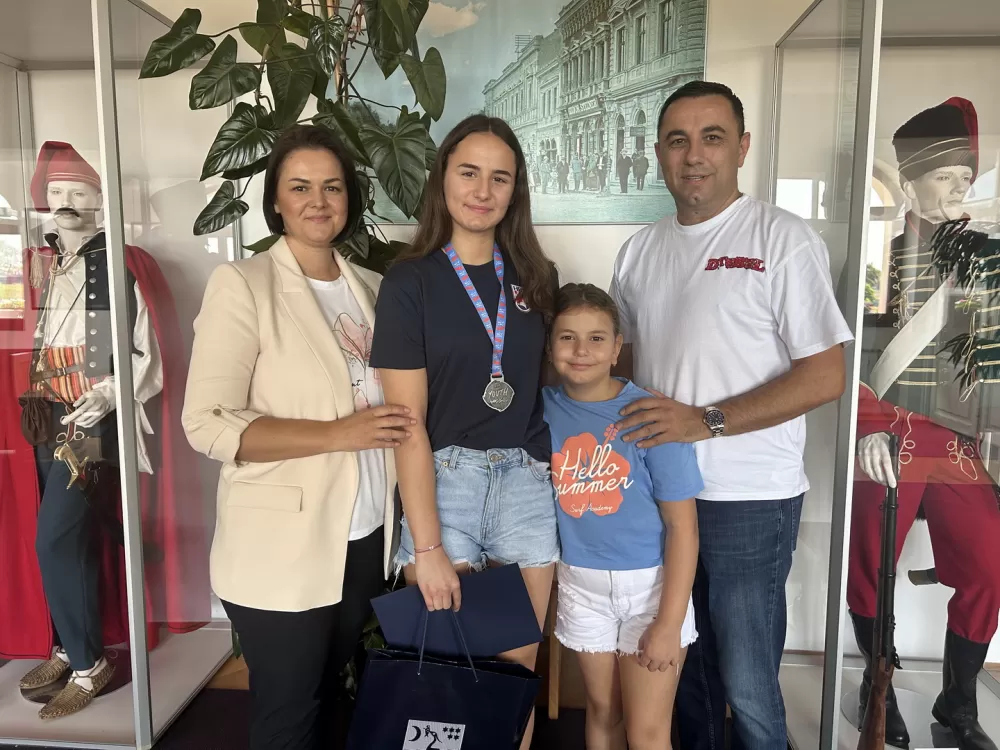 Nika Batinić svečano primljena u Gradskoj upravi nakon osvajanja europskog srebra
