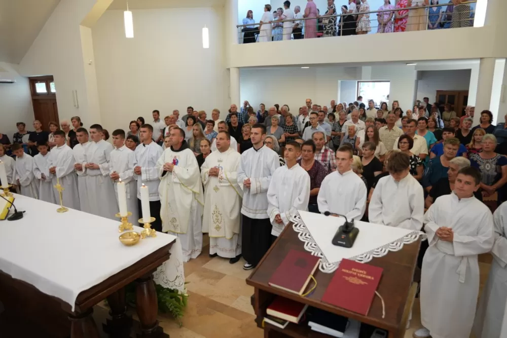 Požega.eu | Veliki broj vjernika u Eminovcima proslavio blagdan Velike Gospe 