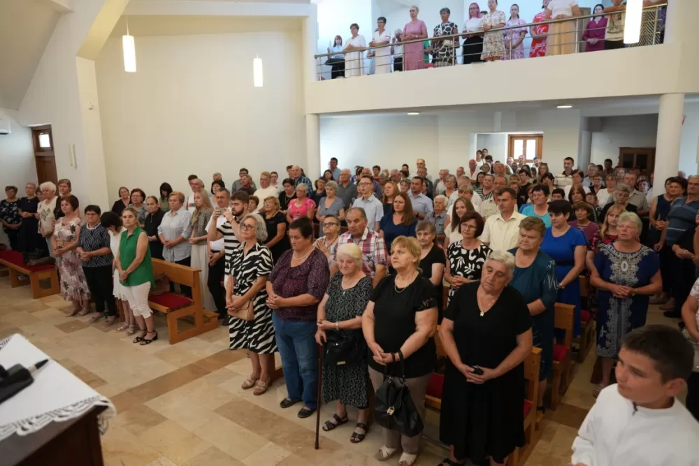 Veliki broj vjernika u Eminovcima proslavio blagdan Velike Gospe 