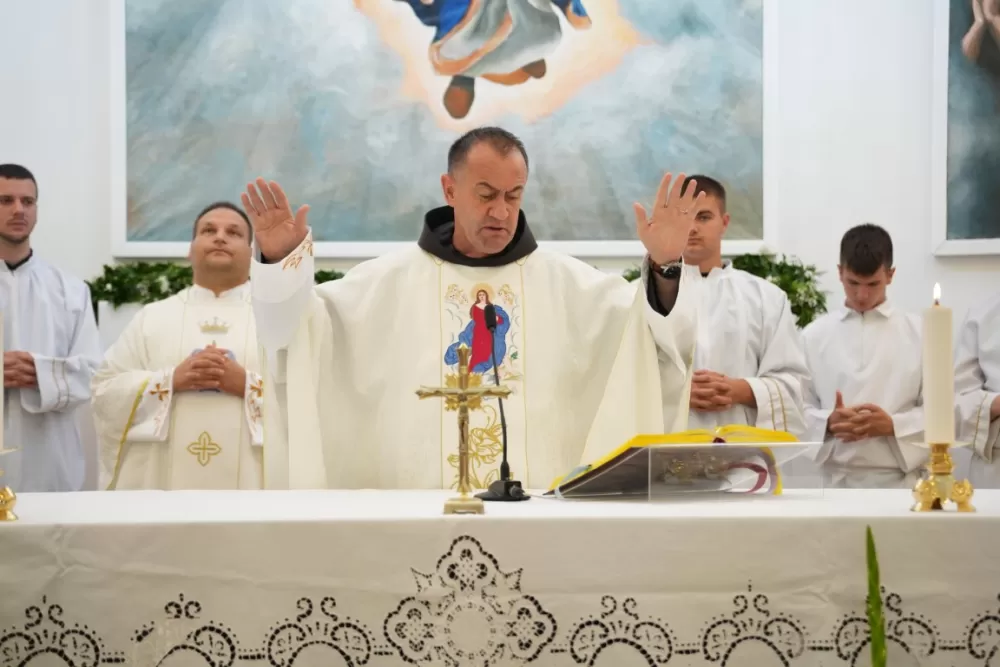Veliki broj vjernika u Eminovcima proslavio blagdan Velike Gospe 