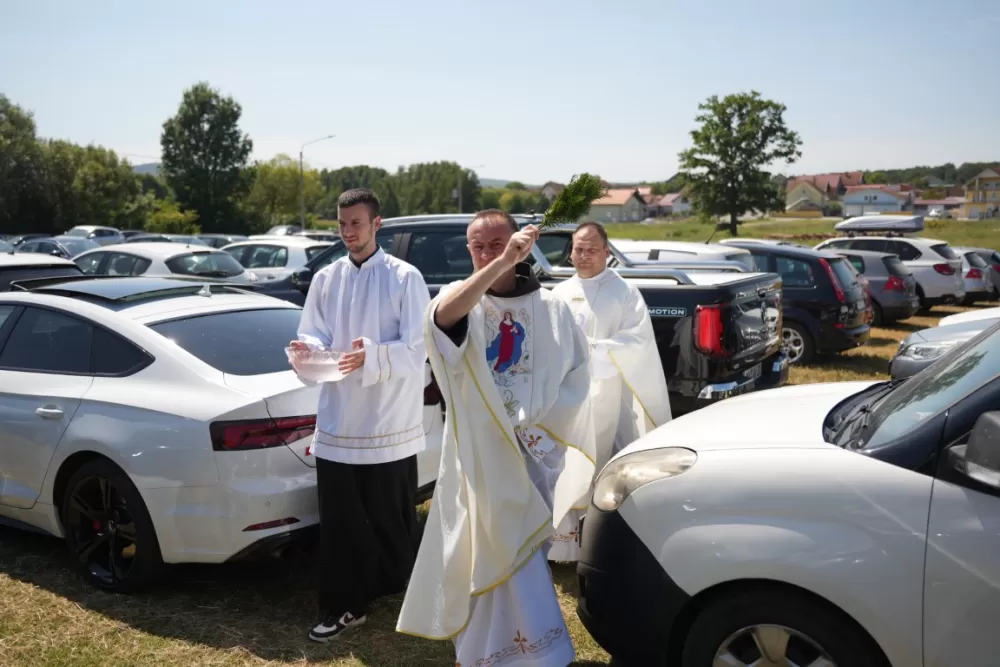 Veliki broj vjernika u Eminovcima proslavio blagdan Velike Gospe 