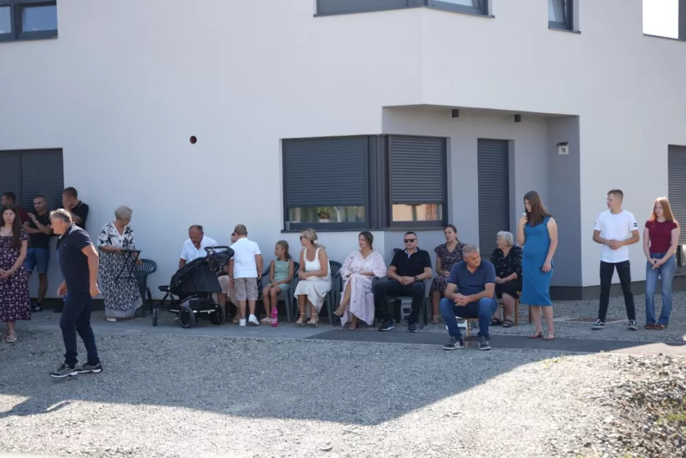 Veliki broj vjernika u Eminovcima proslavio blagdan Velike Gospe 
