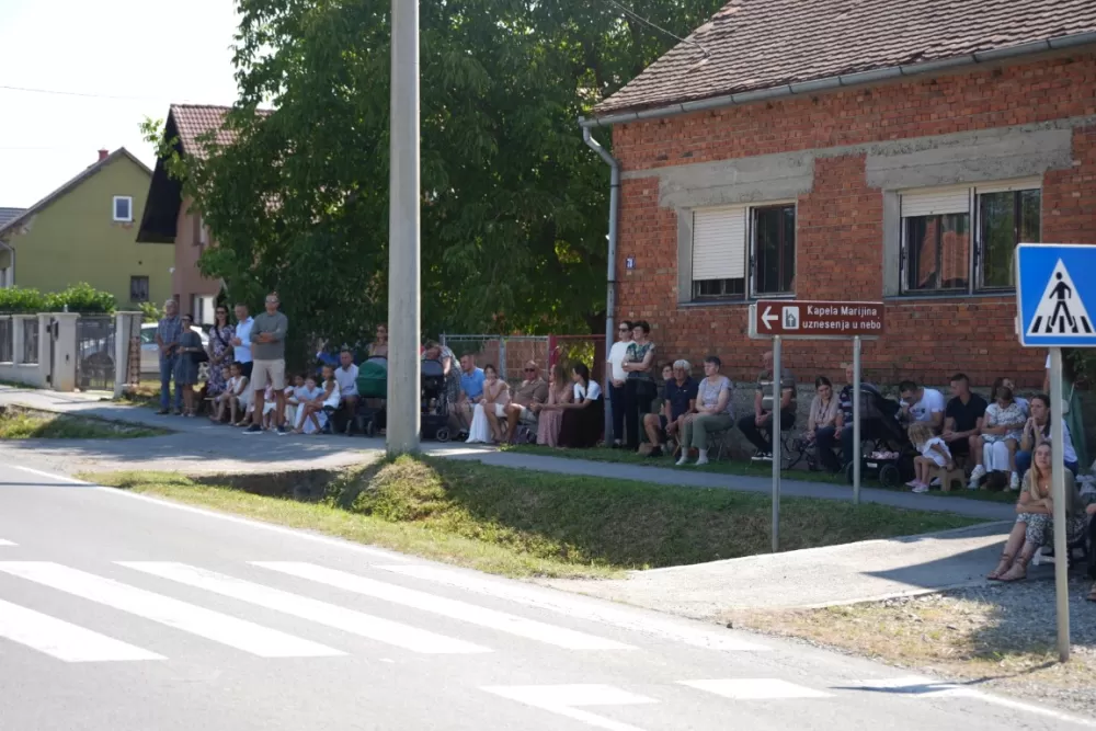 Veliki broj vjernika u Eminovcima proslavio blagdan Velike Gospe 