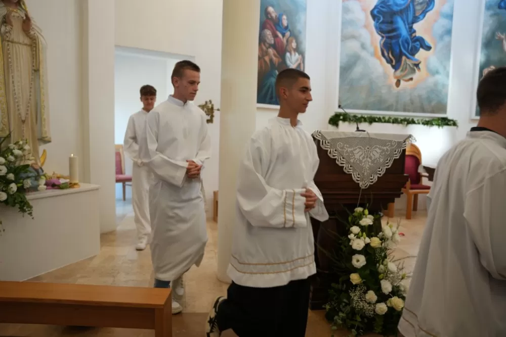 Veliki broj vjernika u Eminovcima proslavio blagdan Velike Gospe 