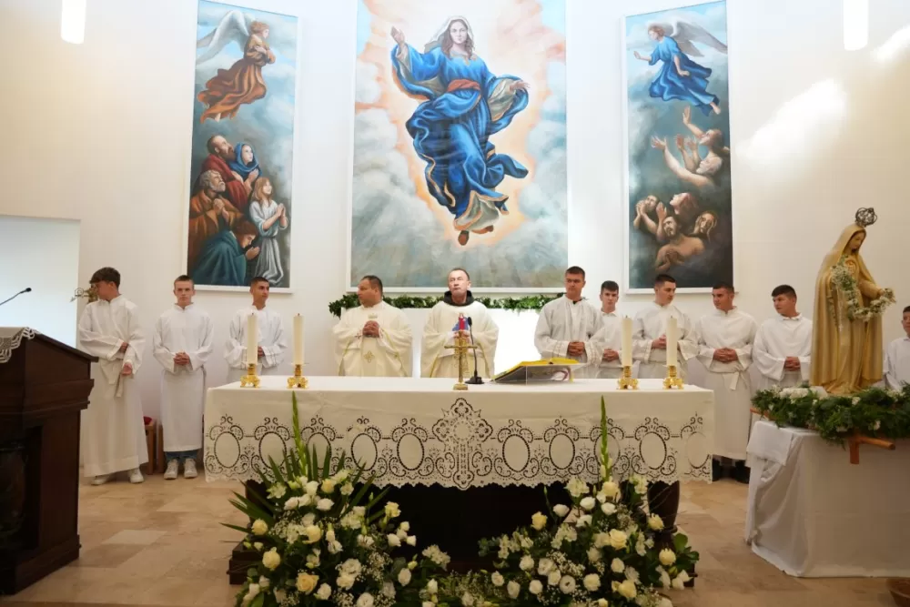Veliki broj vjernika u Eminovcima proslavio blagdan Velike Gospe 