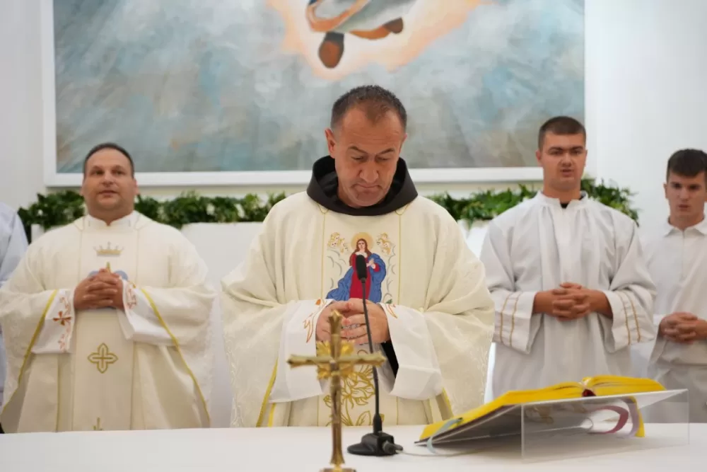 Veliki broj vjernika u Eminovcima proslavio blagdan Velike Gospe 