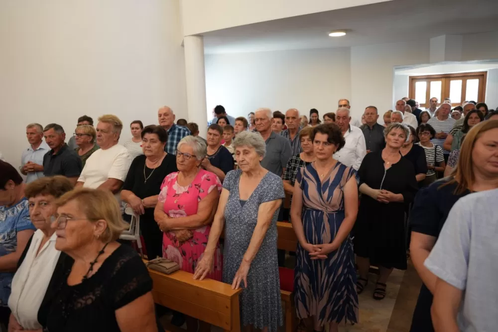 Veliki broj vjernika u Eminovcima proslavio blagdan Velike Gospe 