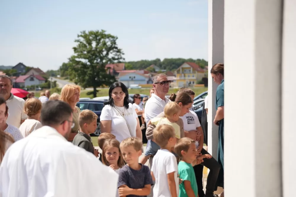 Veliki broj vjernika u Eminovcima proslavio blagdan Velike Gospe 