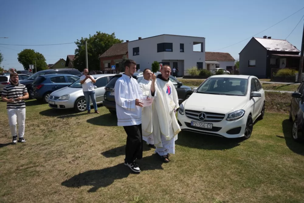 Veliki broj vjernika u Eminovcima proslavio blagdan Velike Gospe 